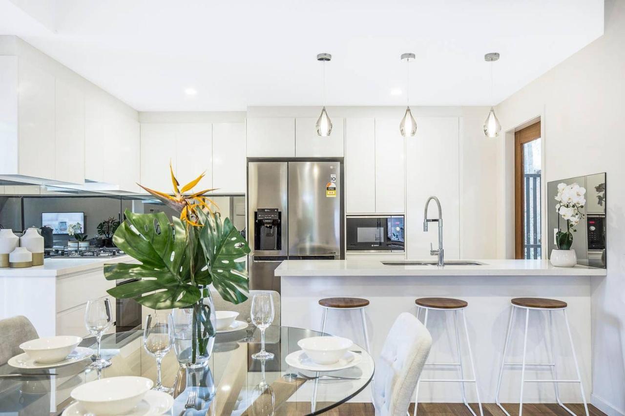 Park Avenue Townhouse Retreat Sleeps 10 Brisbane