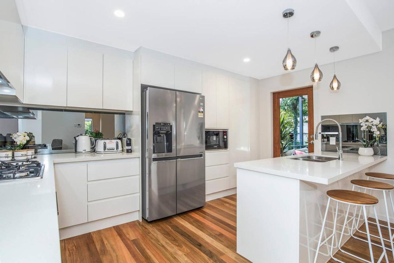 Park Avenue Townhouse Retreat Sleeps 10 Brisbane