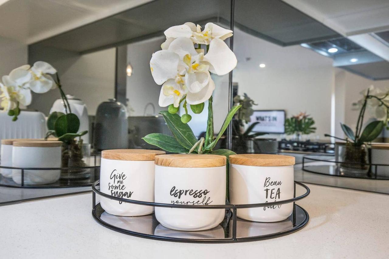 Park Avenue Townhouse Retreat Sleeps 10 Apartment Brisbane