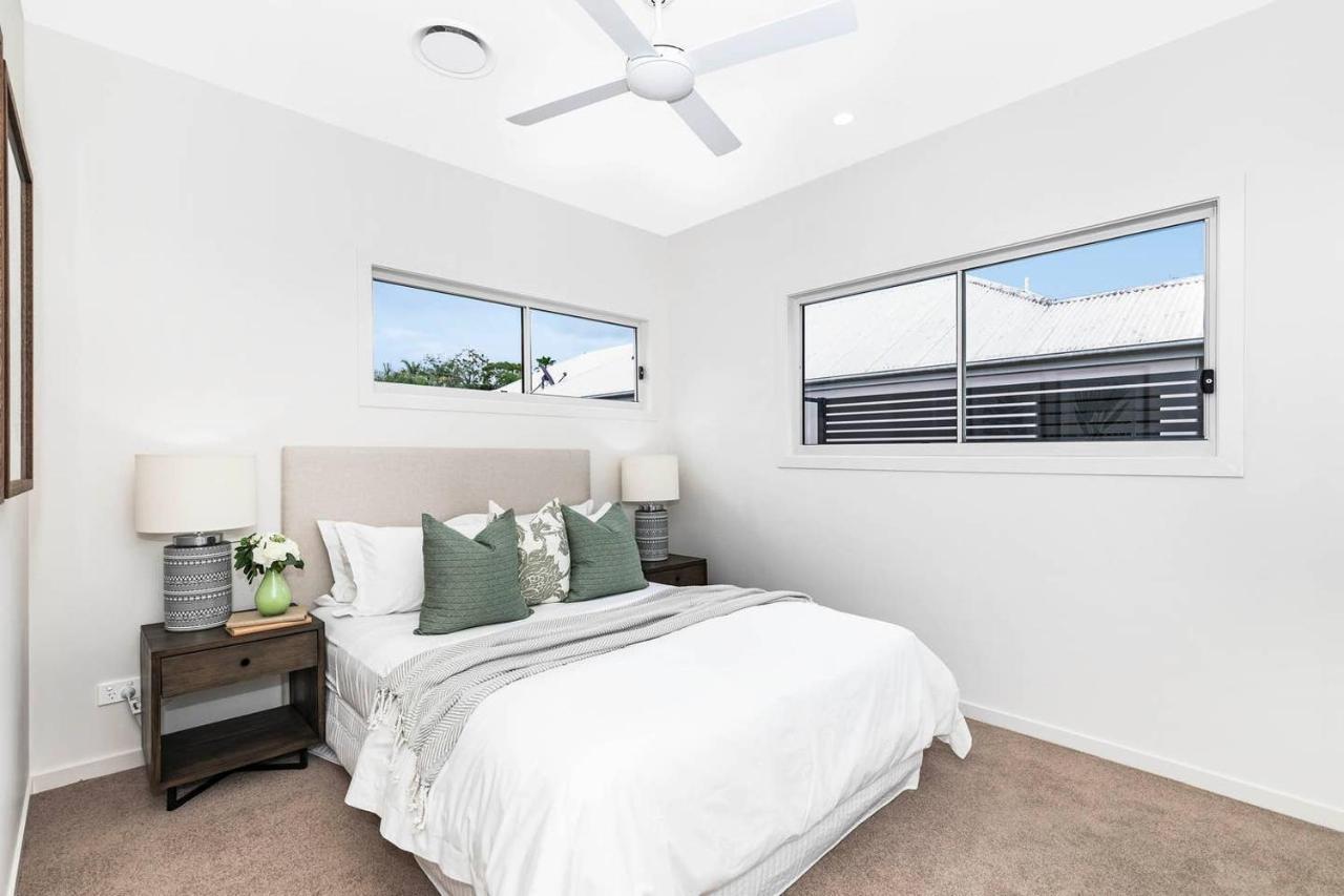 Park Avenue Townhouse Retreat Sleeps 10 * Brisbane